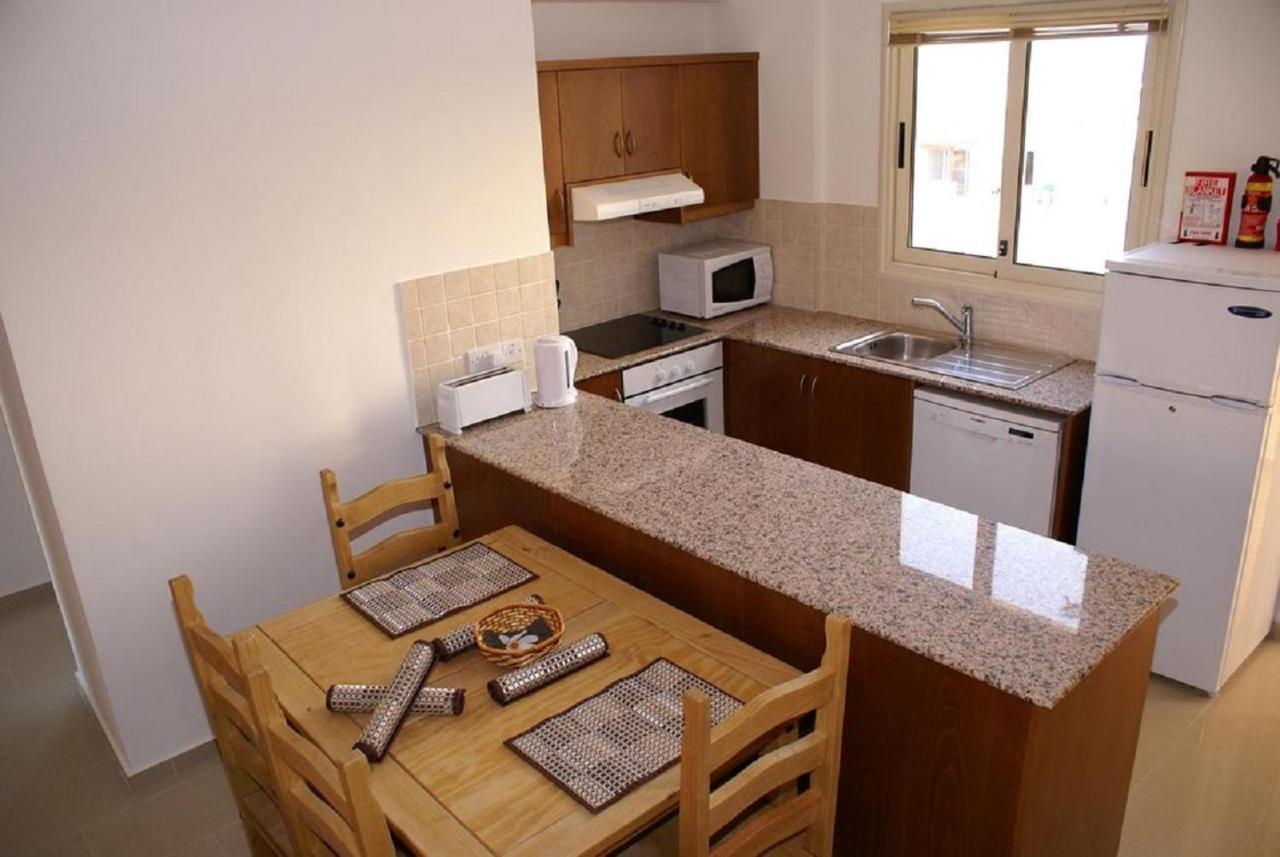 Pleasantly Furnished Apartment B201 With Large Terrace, Wi-Fi & Android Tv Peyia Exterior photo